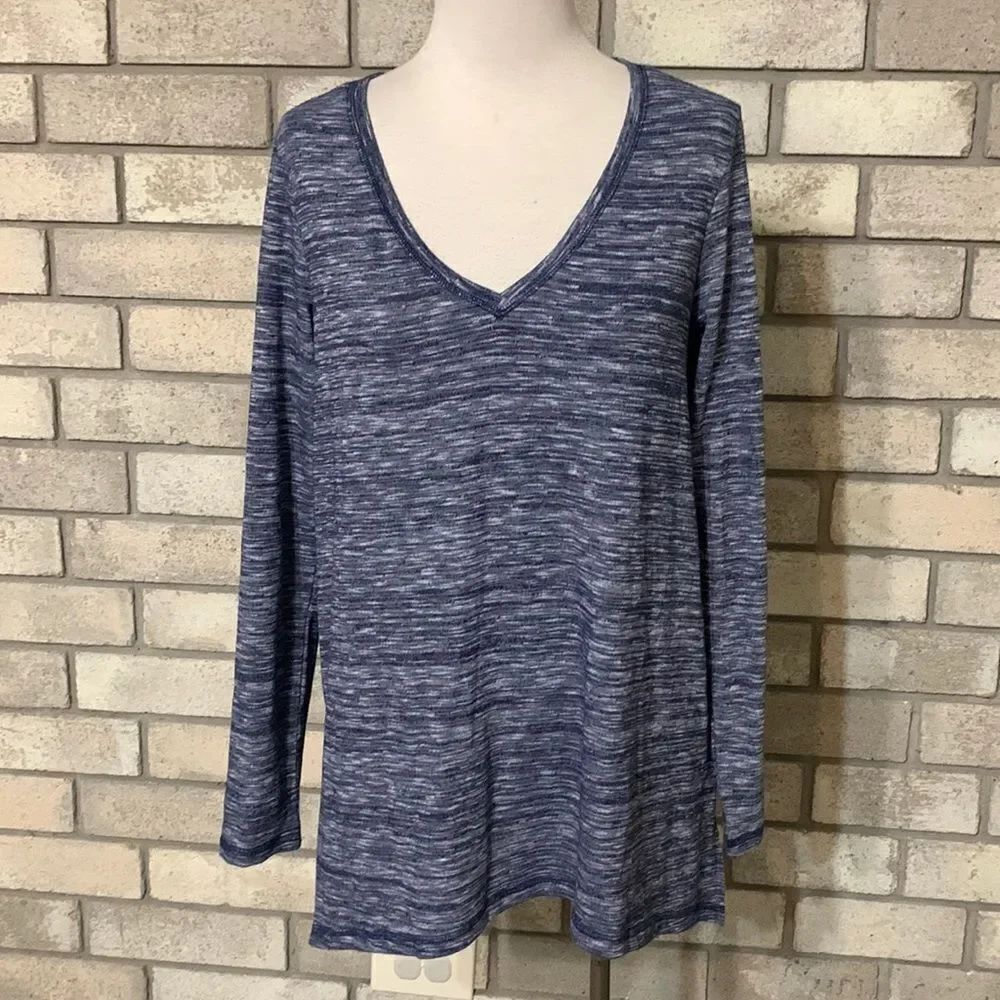 3for$20 v neck long sleeve xs